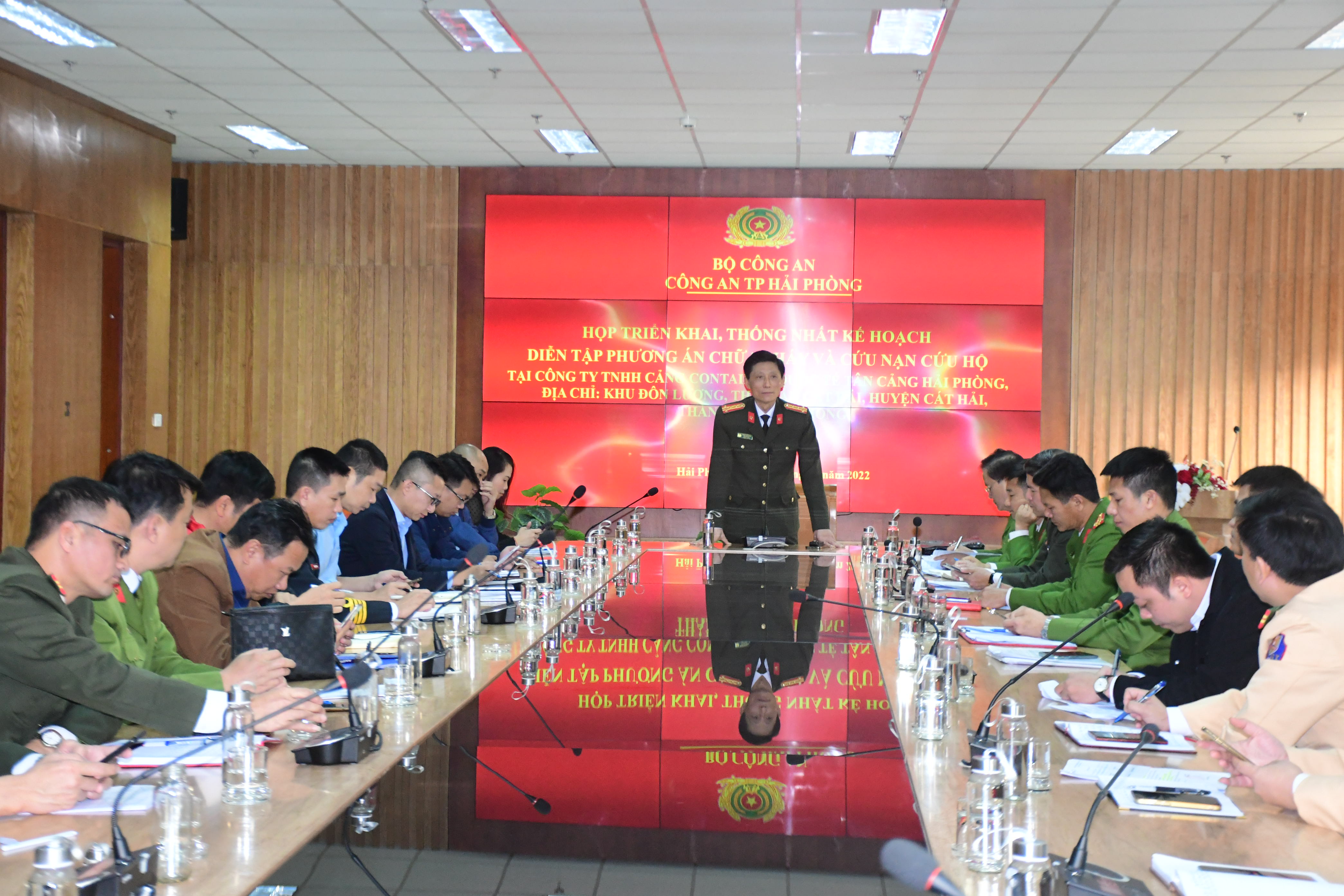 Thống nhất phân công nhiệm vụ diễn tập phương án PCCC và CNCH phối hợp nhiều lực lượng tại Cảng Container quốc tế Tân Cảng Hải Phòng